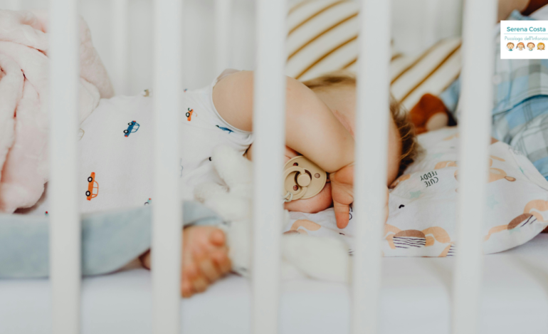 bambino che non vuole addormentarsi